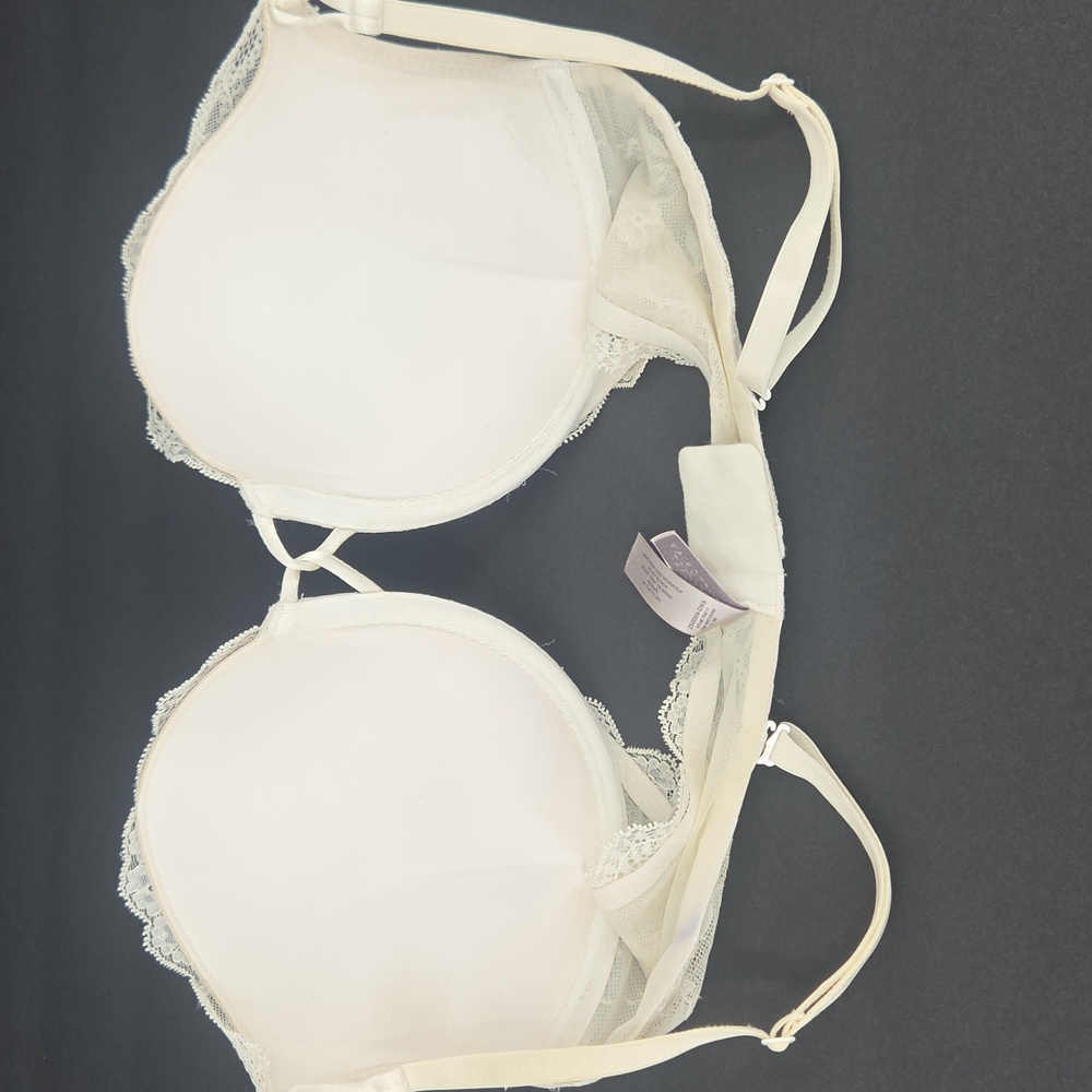 Victoria's Secret Cream Lace Push-Up Bra - Picture 3 of 6